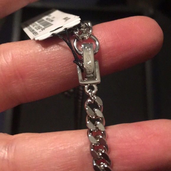 Beautiful ✨ Authentic GIVENCHY Necklace. - Picture 5 of 7